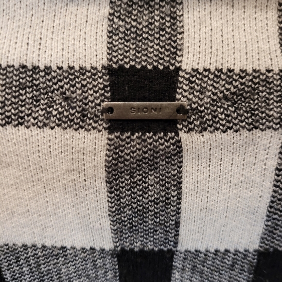 Sioni, Plaid Turtleneck, large - Picture 3 of 4